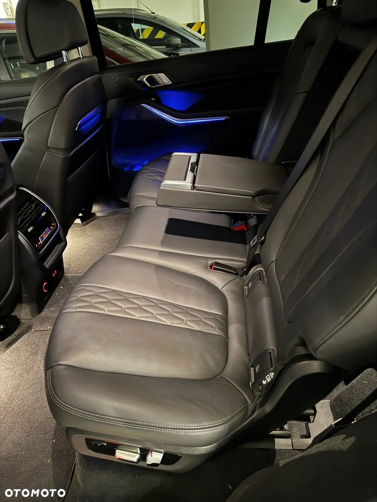 BMW X7 - 7