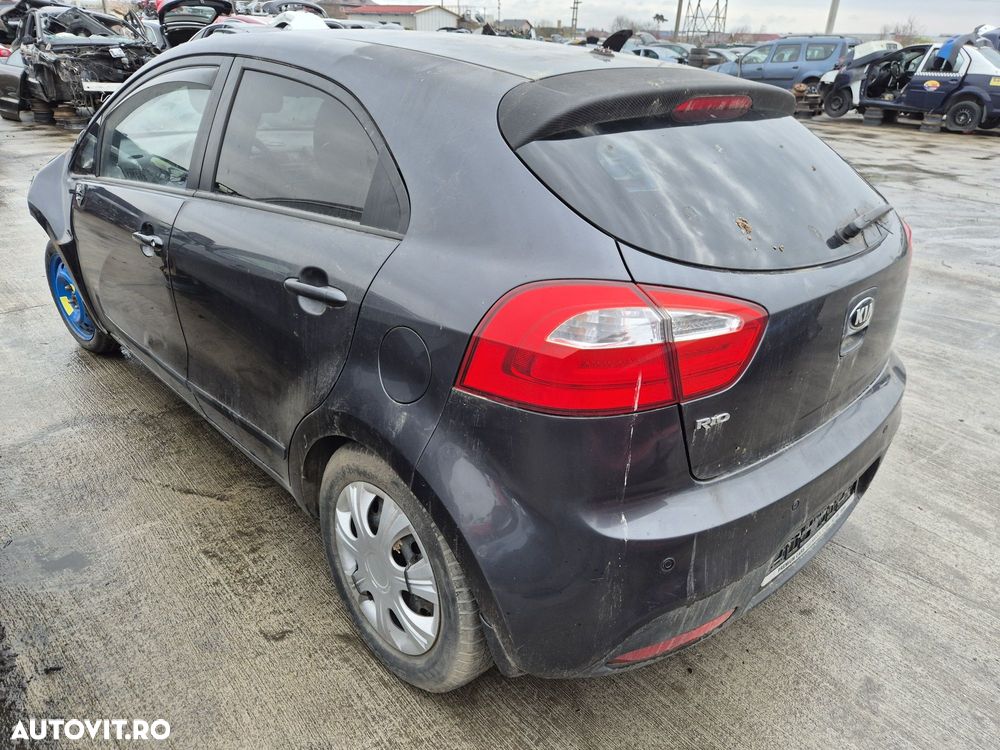 Dezmembram Kia Rio 2012 Benzină 1.4 G4FA Manual 6 trepte - 2