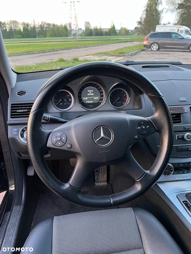 Mercedes-Benz Klasa C 180 CGI Automatik BlueEFFICIENCY Avantgarde - 10
