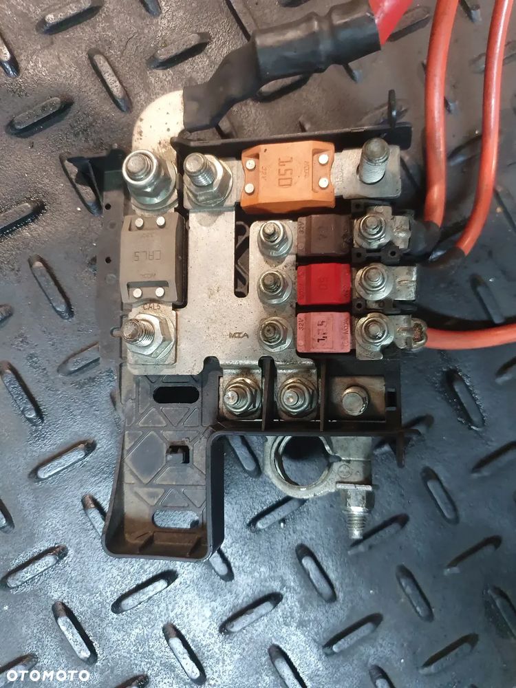 PUSZKA BEZPIECZNIKÓW KLEMA CITROEN JUMPER 2 II 3.0 HDI FIAT DUCATO III - 2