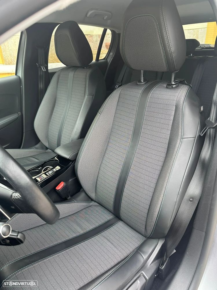 Peugeot 208 1.2 PureTech Allure EAT8 - 4