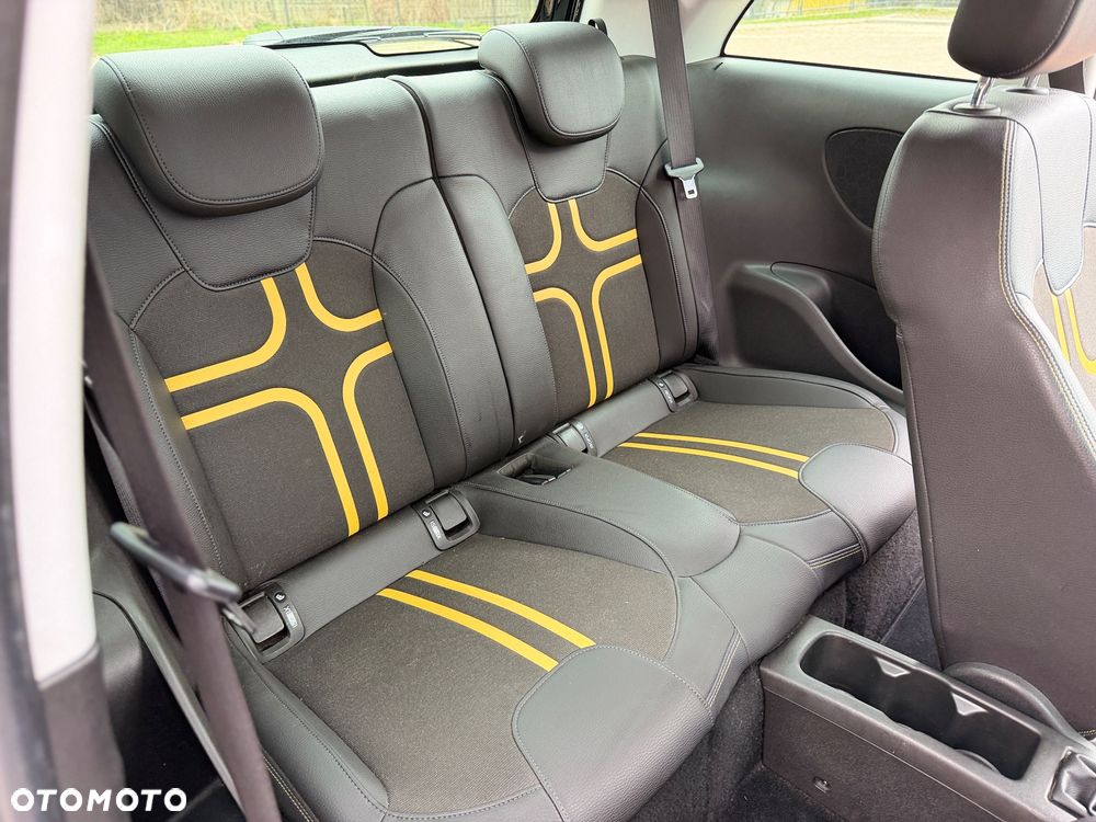 Opel Adam 1.2 White Link - 17