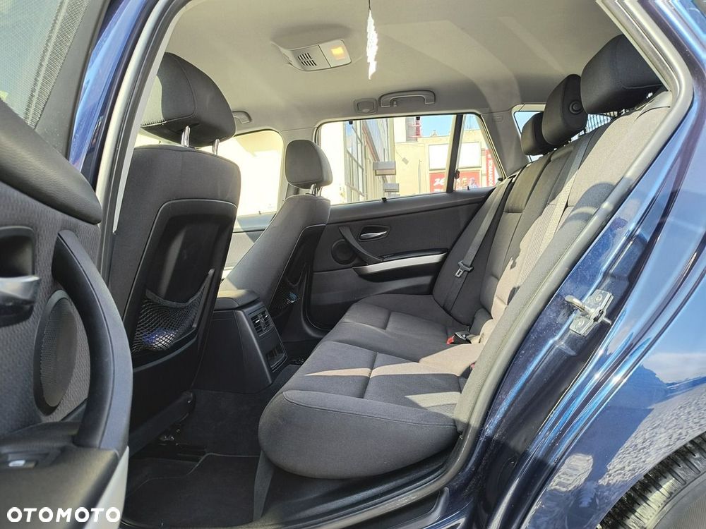 BMW Seria 3 318i - 11
