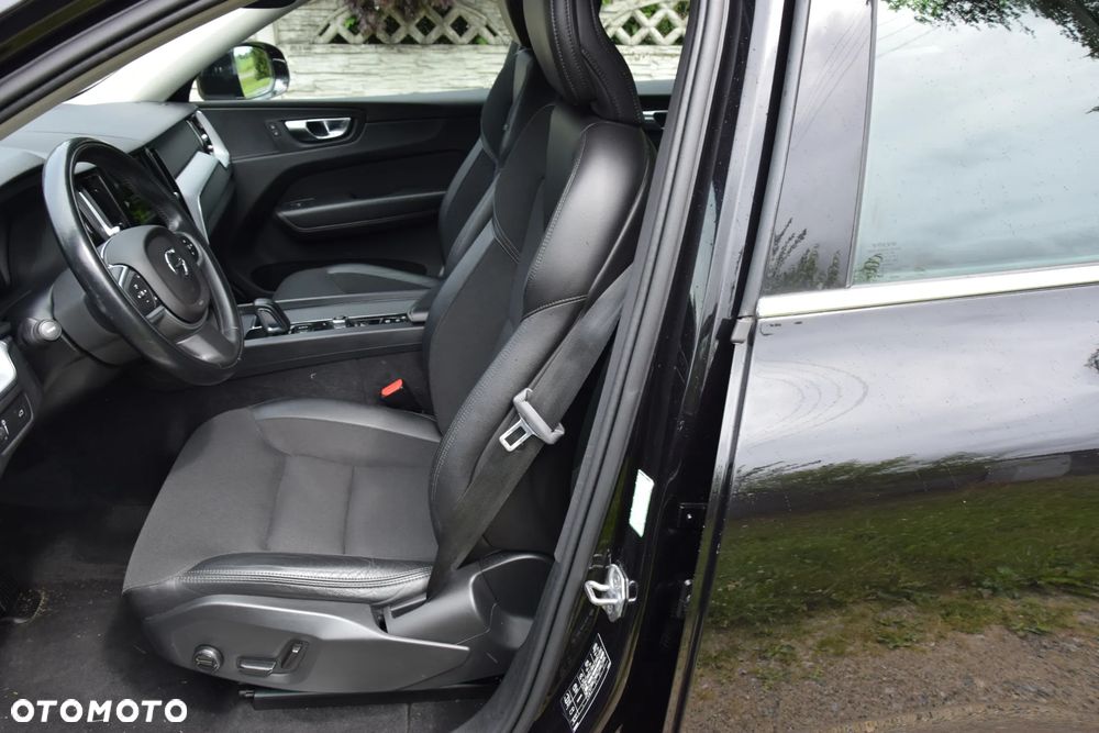 Volvo XC 60 B4 D AWD Geartronic Momentum Pro - 21