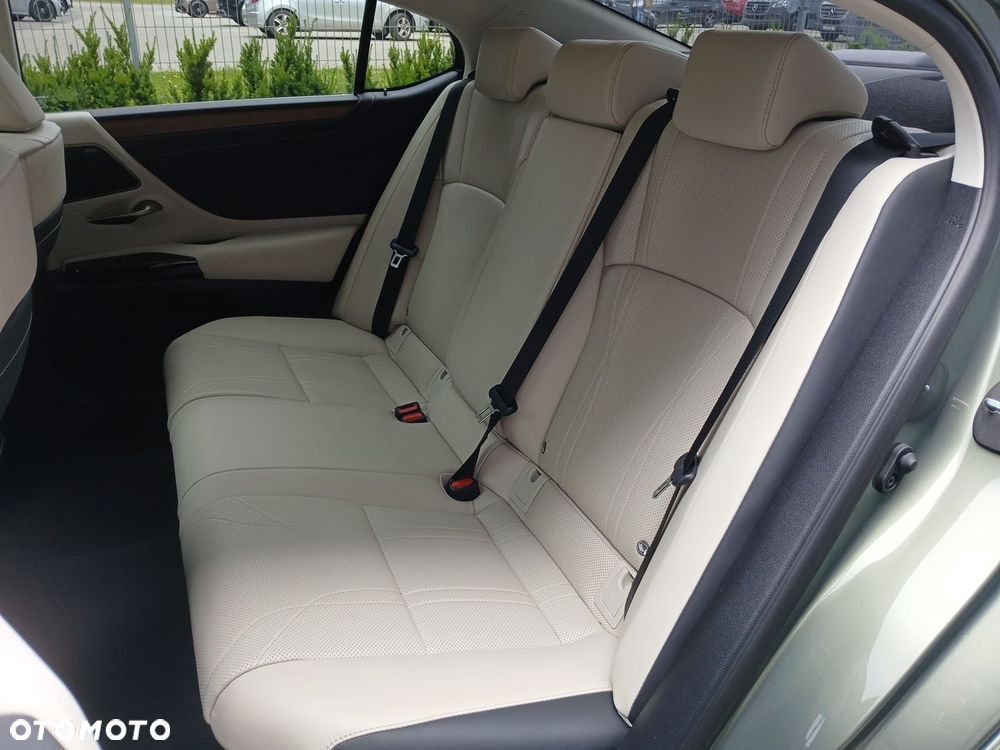 Lexus ES 300h Prestige - 15