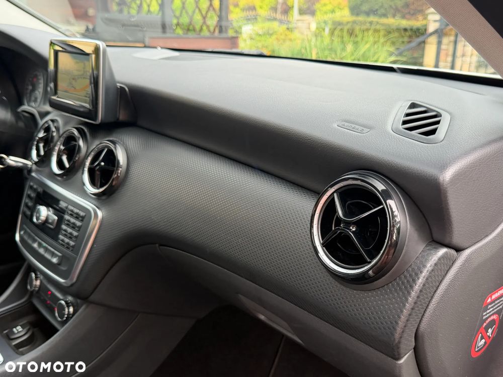Mercedes-Benz Klasa A 180 (BlueEFFICIENCY) - 26
