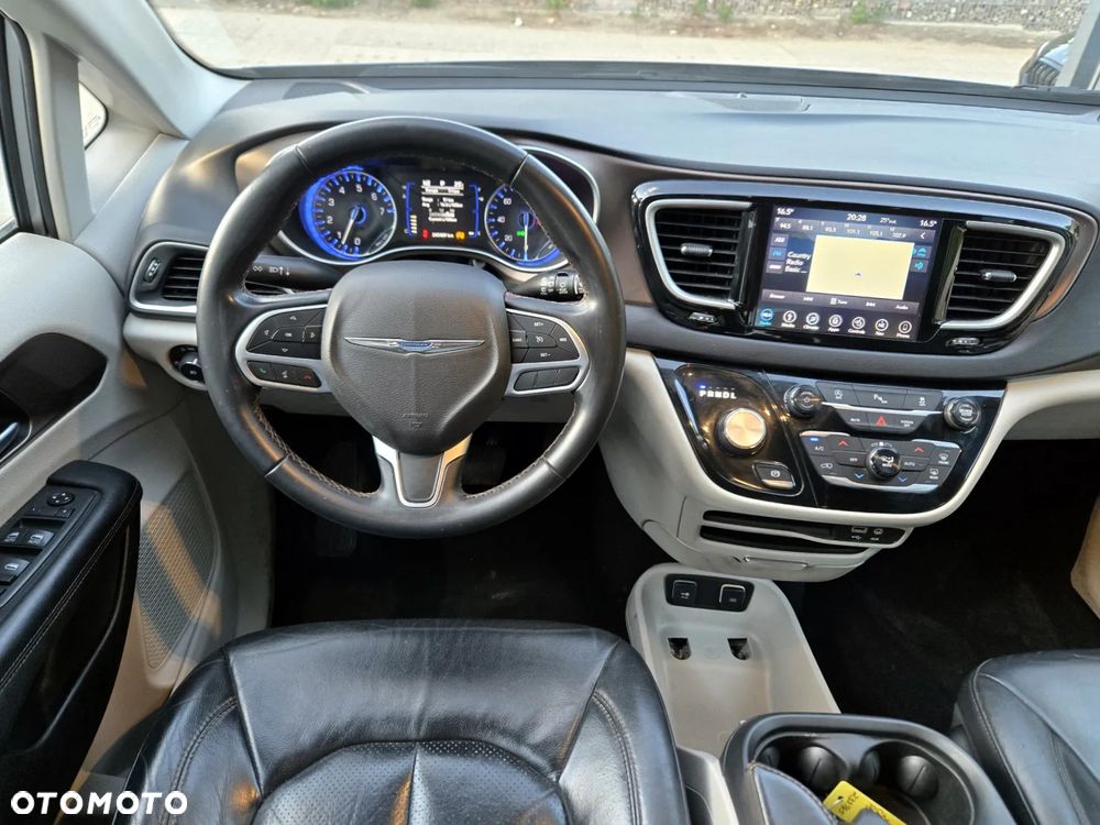 Chrysler Pacifica - 6