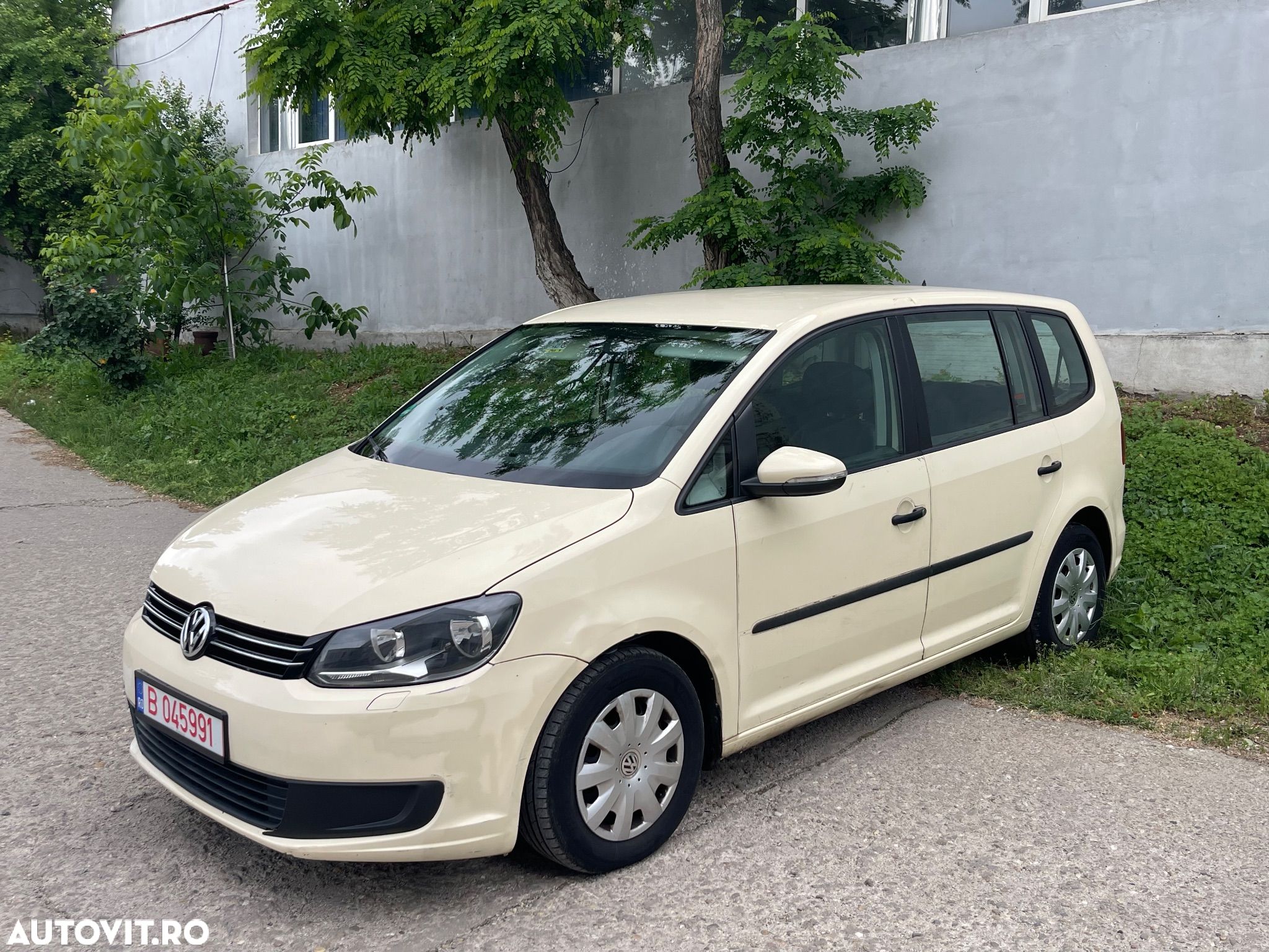 Volkswagen Touran 2.0 TDI DSG Comfortline - 1