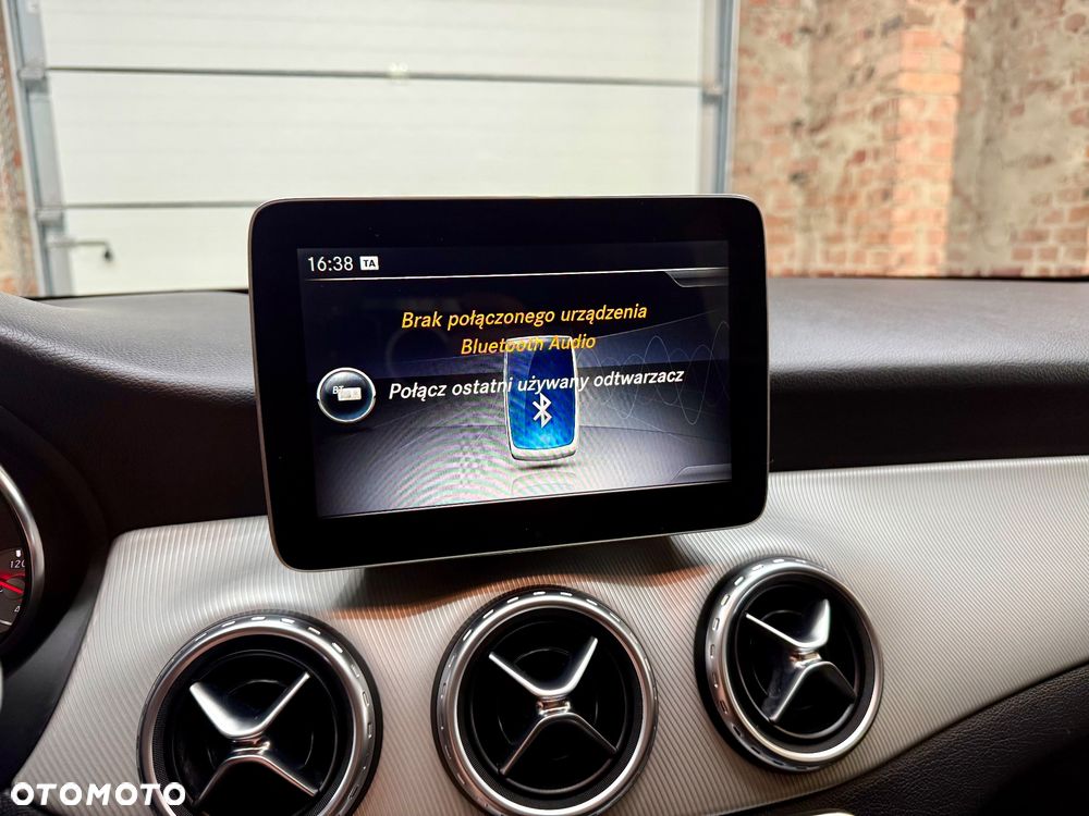 Mercedes-Benz GLA 180 7G-DCT Urban - 22