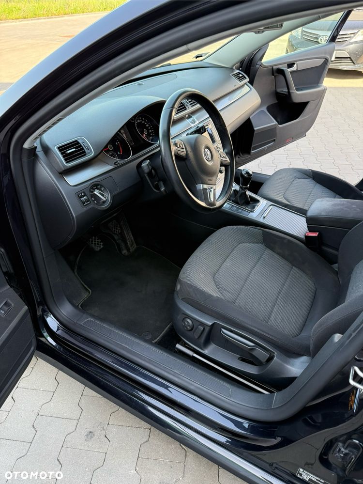 Volkswagen Passat 2.0 TDI Highline - 17