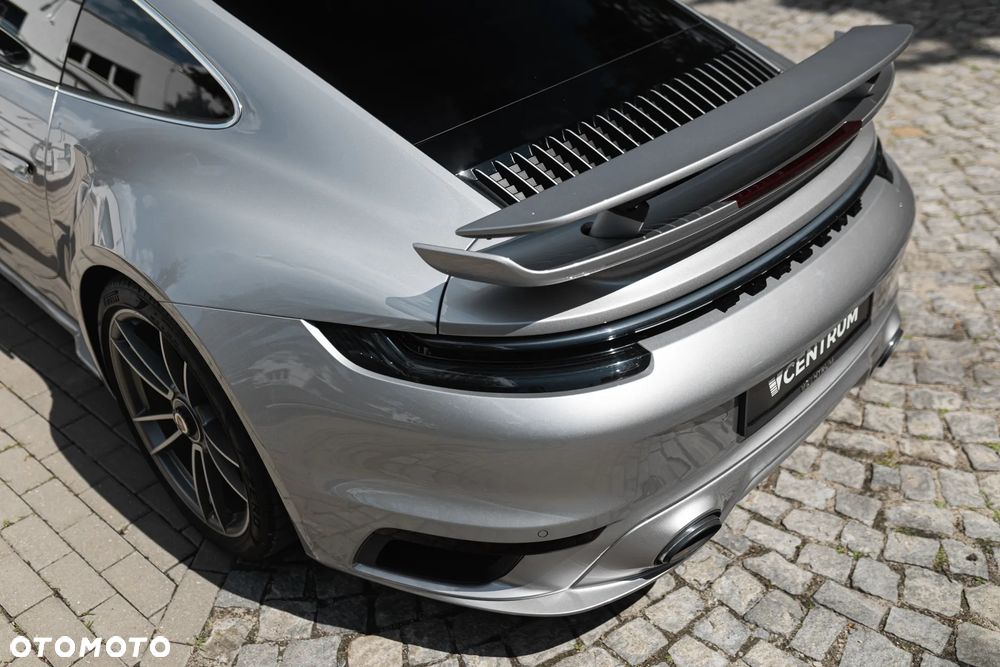 Porsche 911 Turbo S - 8