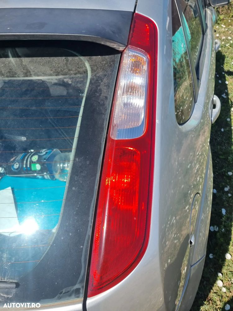 Ford Focus 1.4i Trend - 12