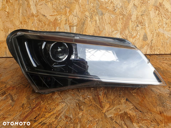LAMPA XENON PRAWA SKODA SUPERB 3V1941016B