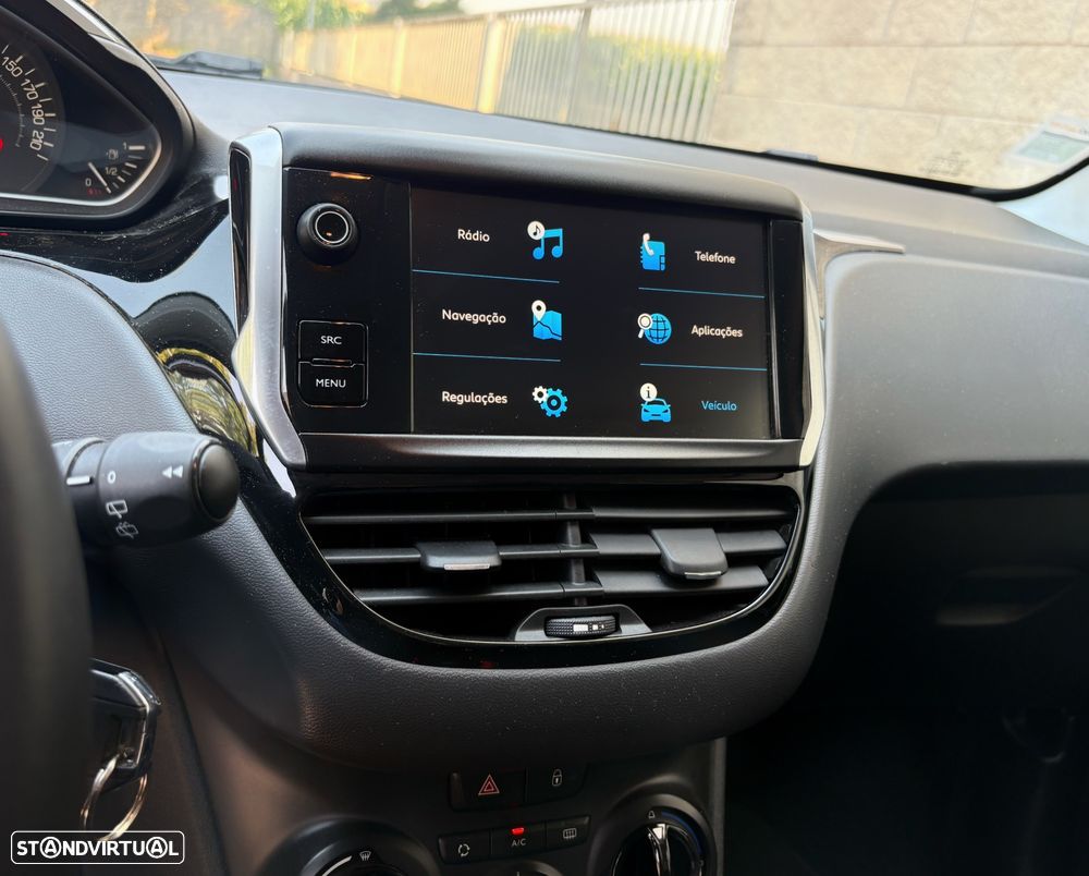 Peugeot 208 1.2 PureTech Signature - 17