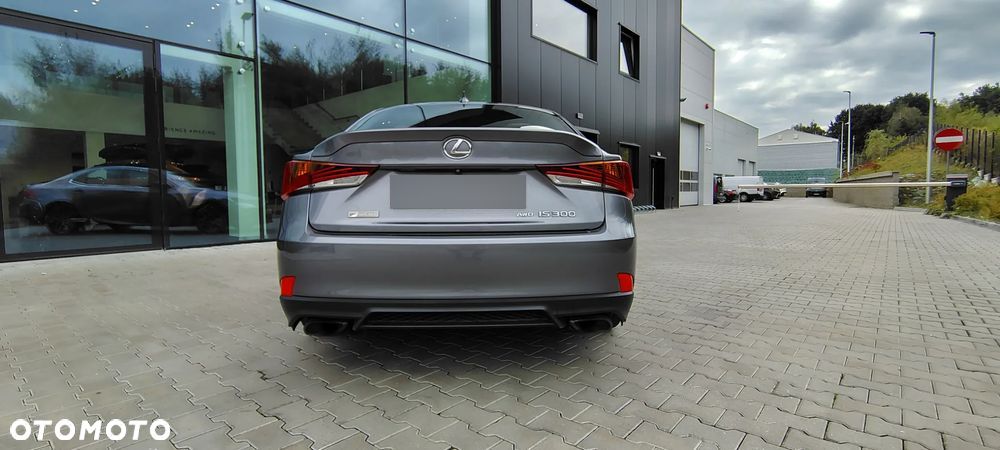 Lexus IS 200t / 300 F Sport - 9