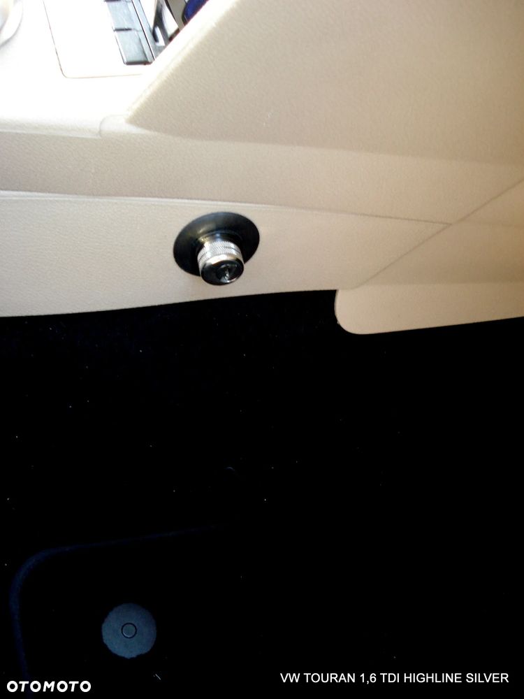 Volkswagen Touran 1.6 TDI DPF BlueMotion Technology DSG Highline - 25