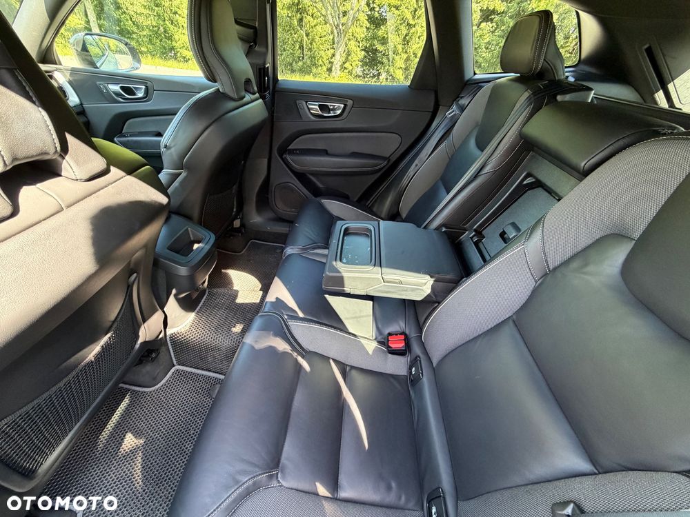 Volvo XC 60 D5 SCR AWD R-Design - 10