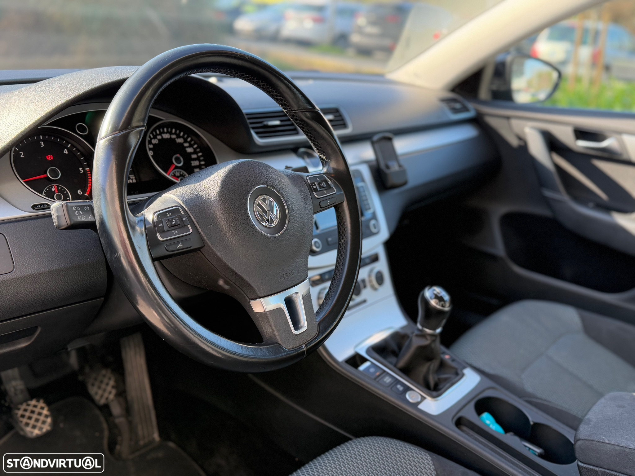 VW Passat 1.6 TDI BlueMotion Highline - 5