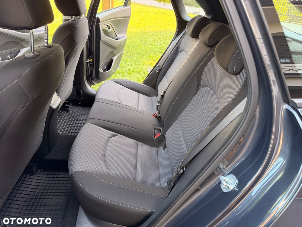 Hyundai i30 1.5 DPI Classic + - 25