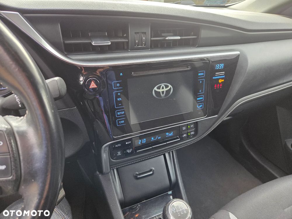 Toyota Auris 1.6 Prestige - 17