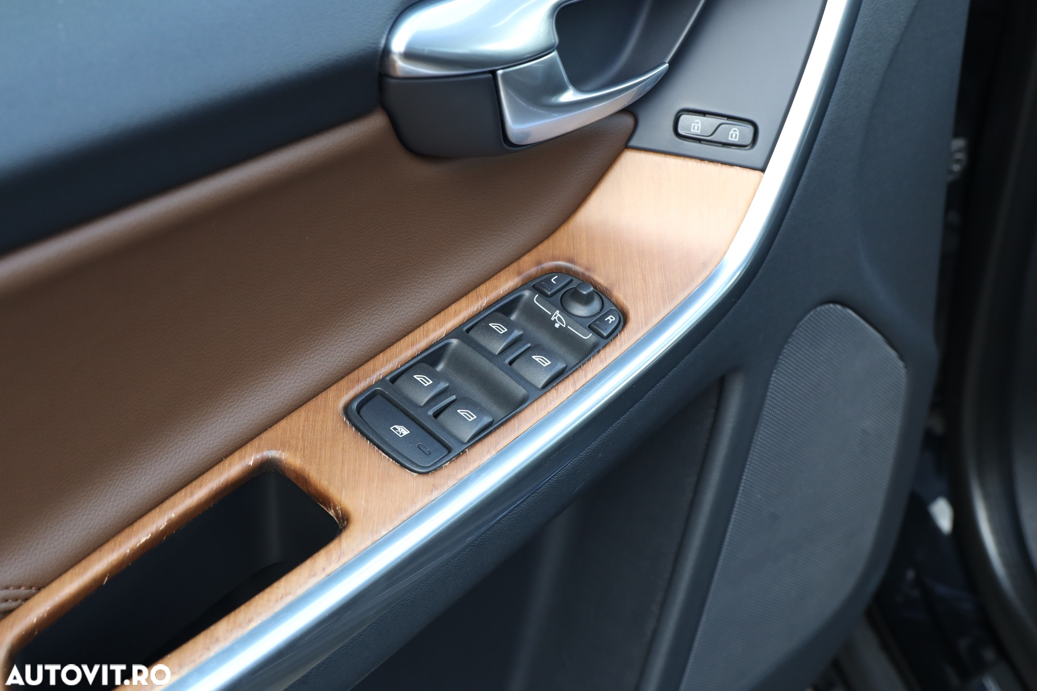 Volvo XC 60 D4 Geartronic Momentum - 18