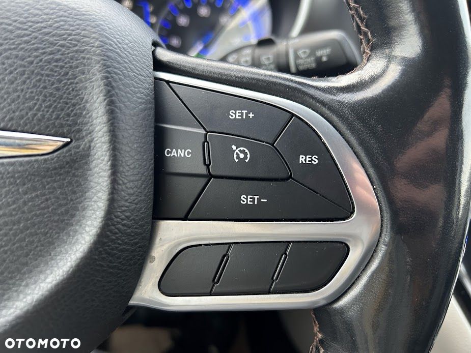 Chrysler Pacifica - 36