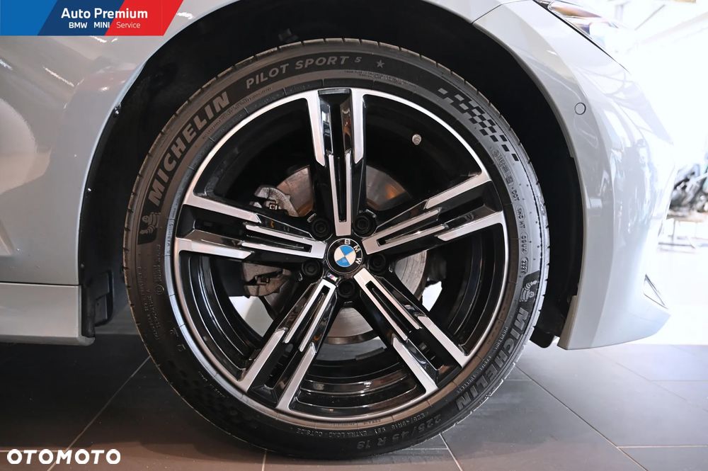 BMW Seria 3 320i xDrive M Sport sport - 24