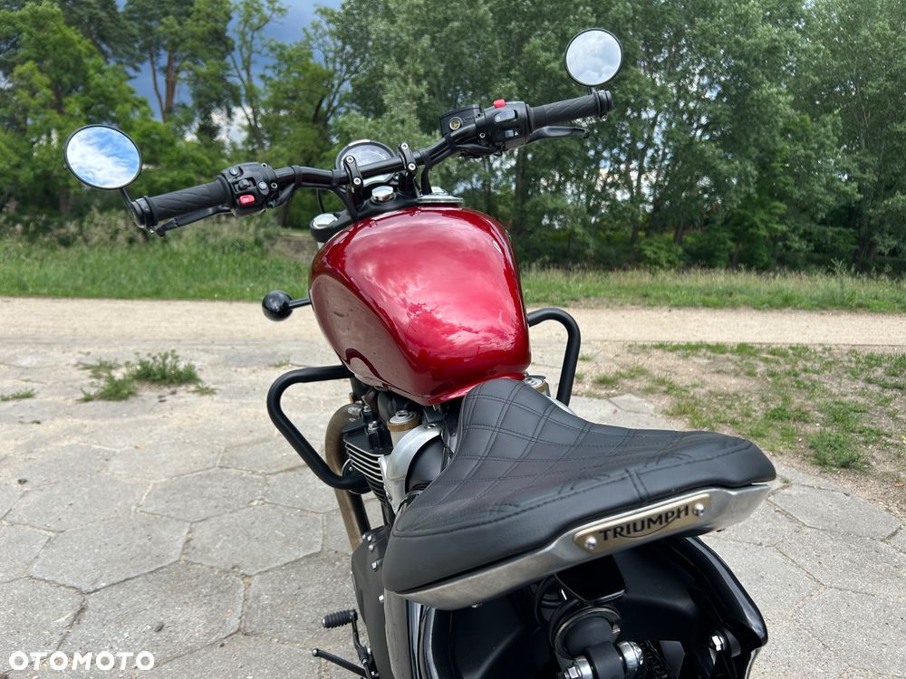 Triumph Bonneville Bobber - 9