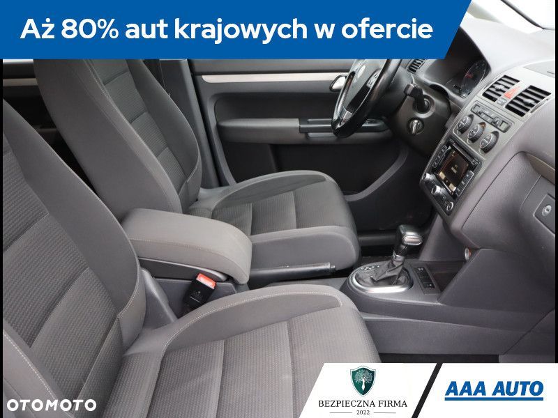 Volkswagen Touran - 10