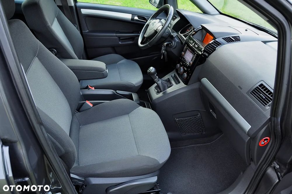 Opel Zafira 1.8 Cosmo - 11
