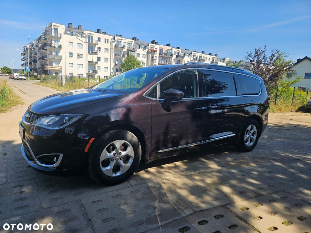 Chrysler Pacifica - 1