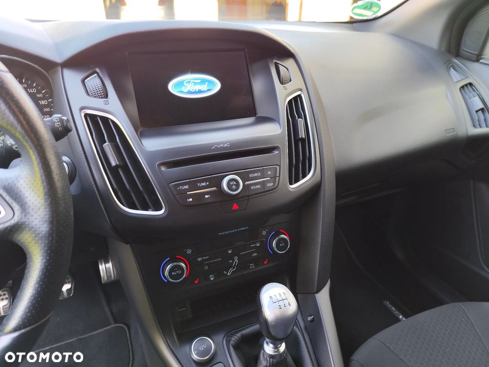 Ford Focus Turnier 1.5 EcoBoost Start-Stopp-System ST-Line - 24
