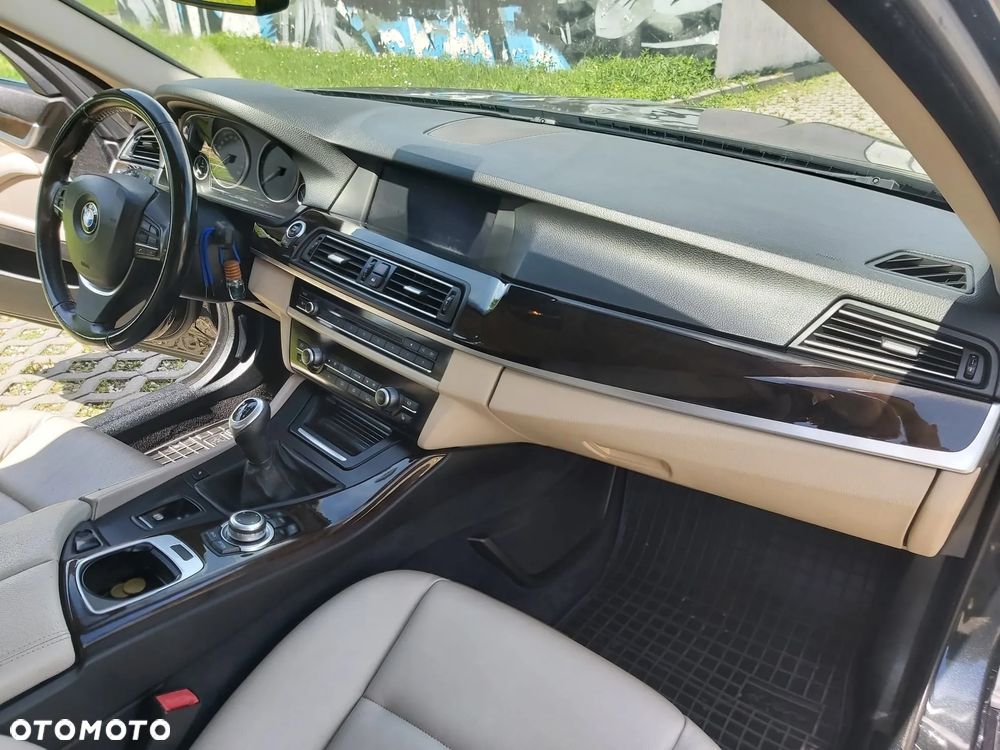 BMW Seria 5 520d Special Edition - 12