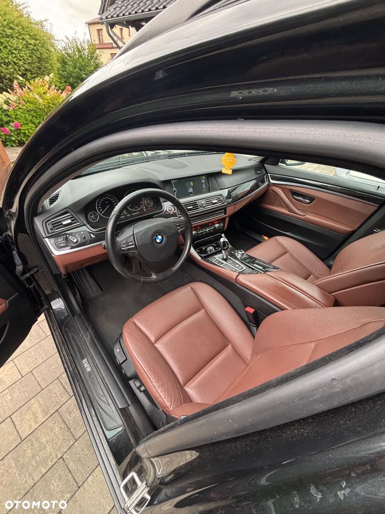 BMW Seria 5 525d - 15