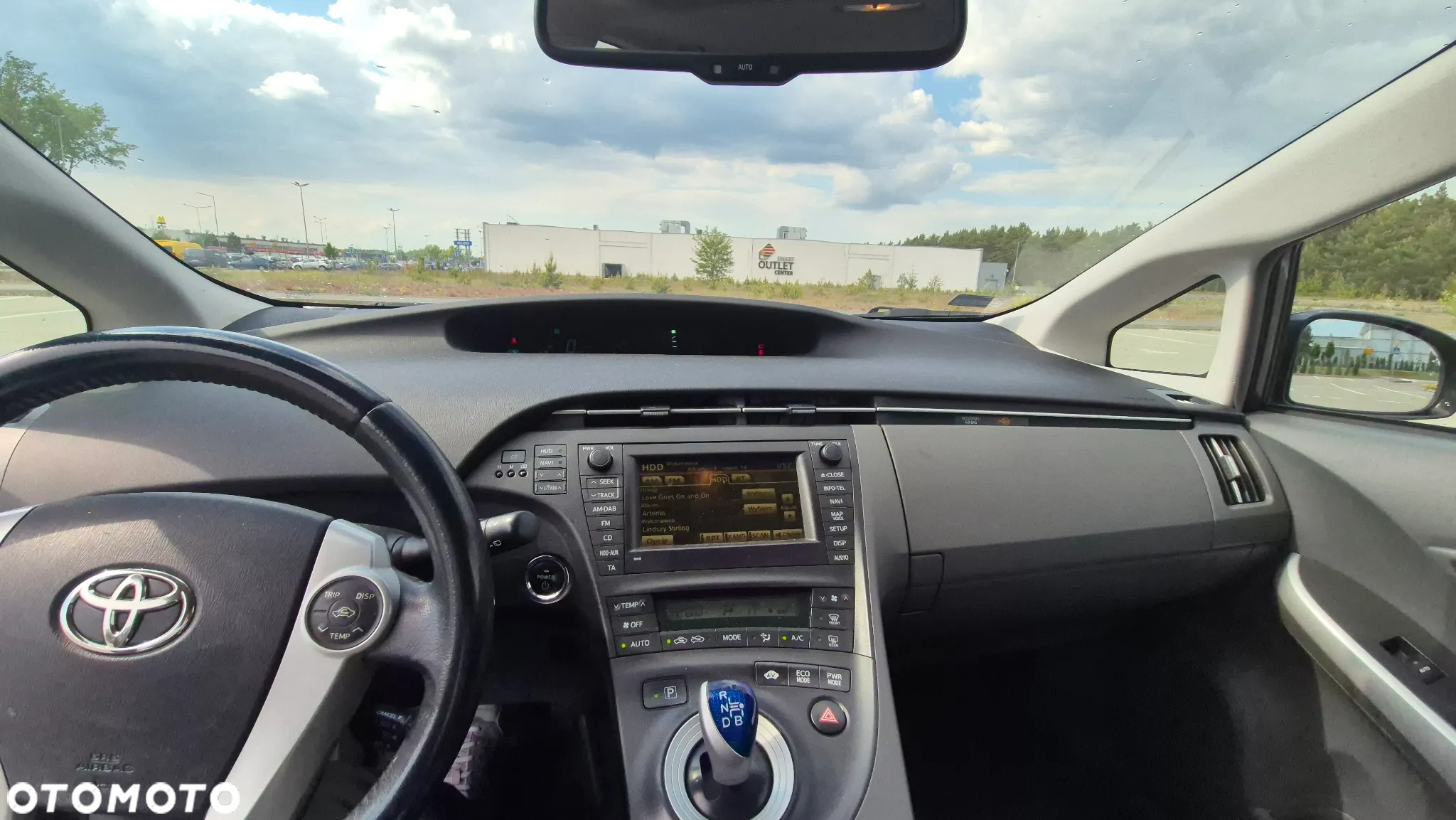Toyota Prius (Hybrid) Executive - 14