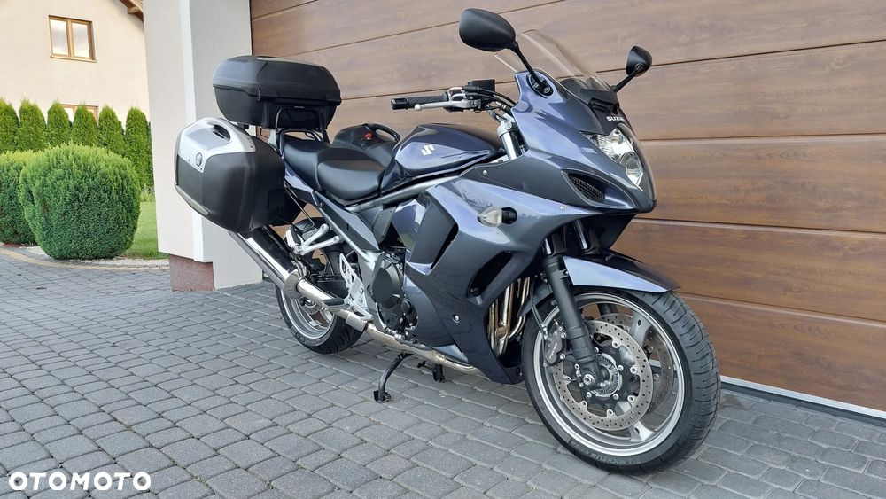 Suzuki GSX - 27