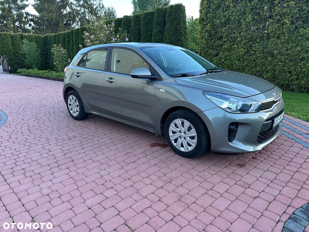 Kia Rio 1.2 L - 16
