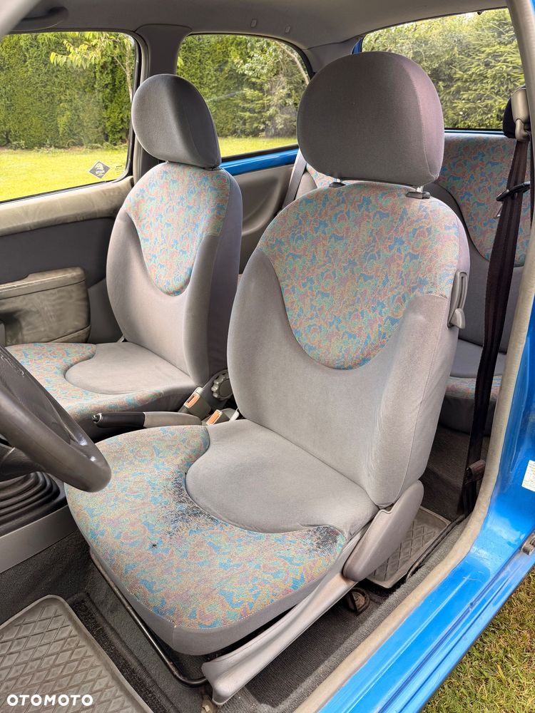 Nissan Micra 1.0 L - 7