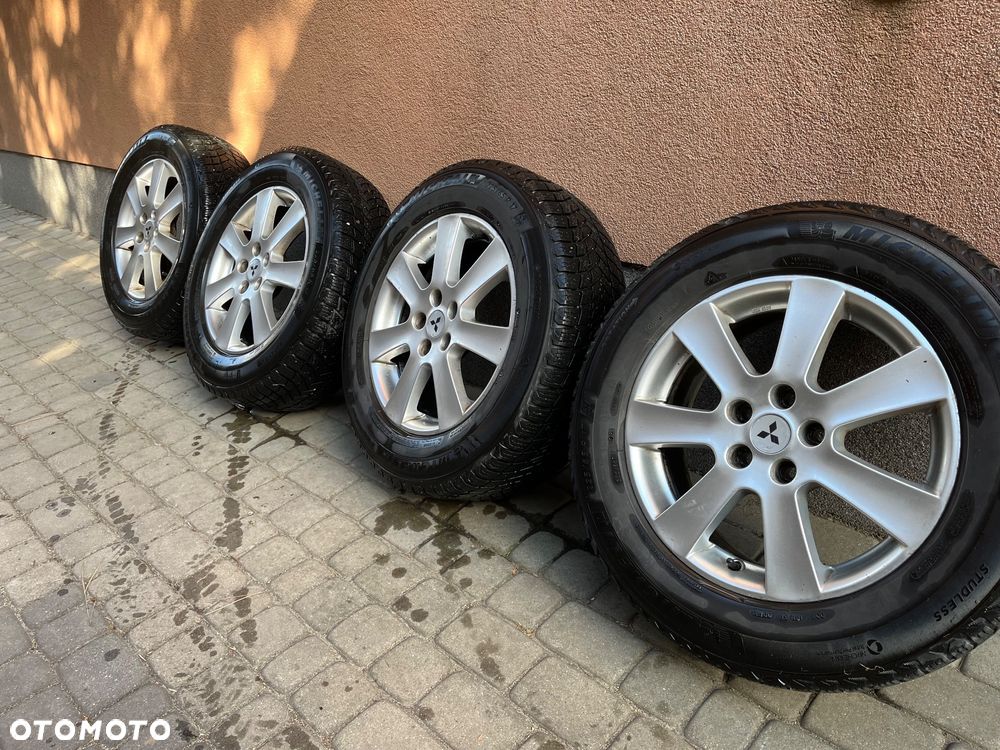 Mitsubishi Outlander 2.4 4WD CVT Intense - 24