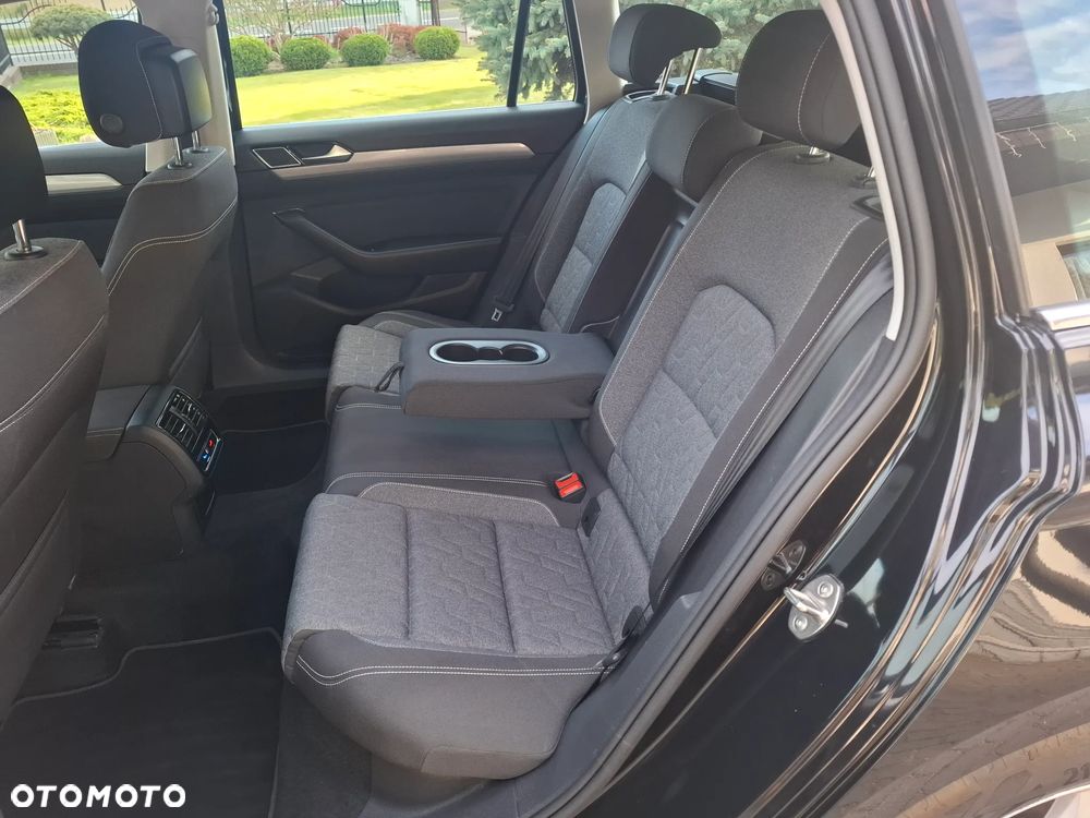Volkswagen Passat 2.0 TDI SCR Elegance - 12