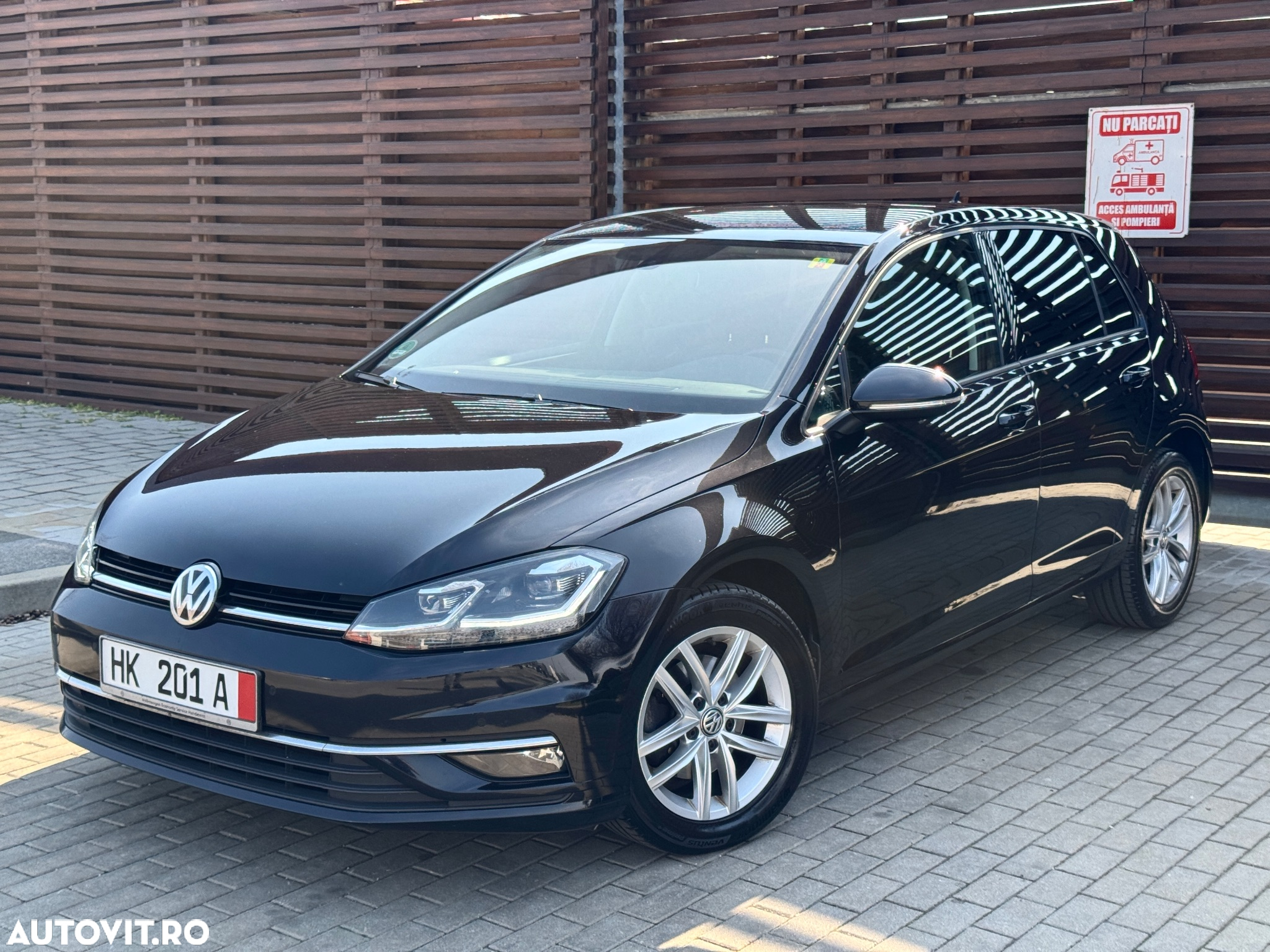 Volkswagen Golf - 2