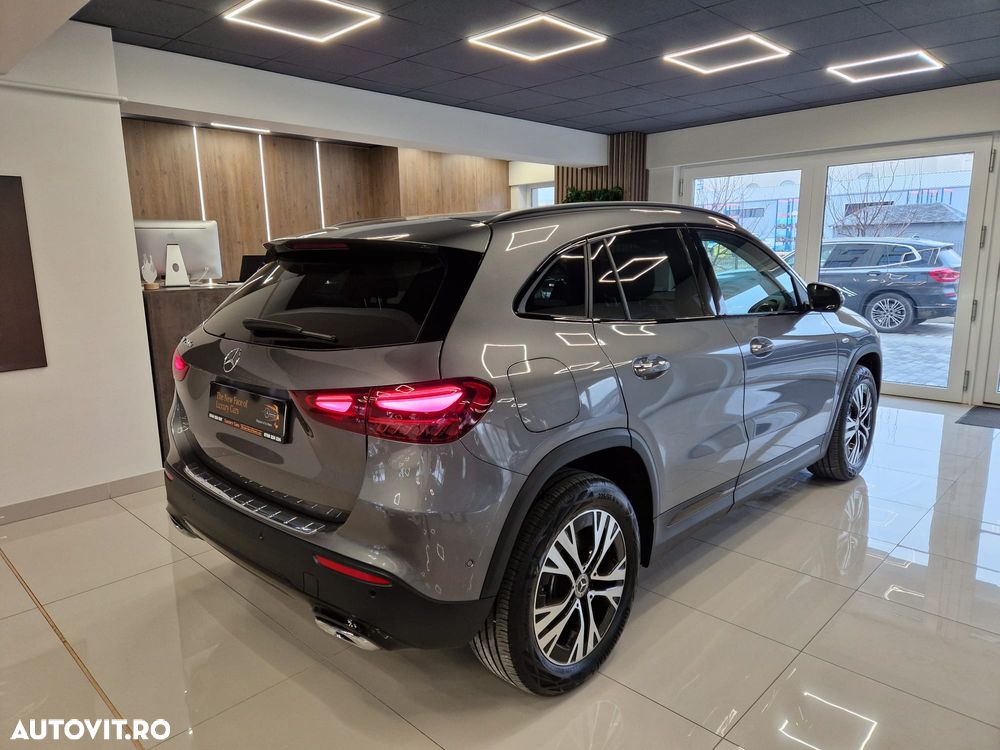 Mercedes-Benz GLA 250 e 8G-DCT - 4