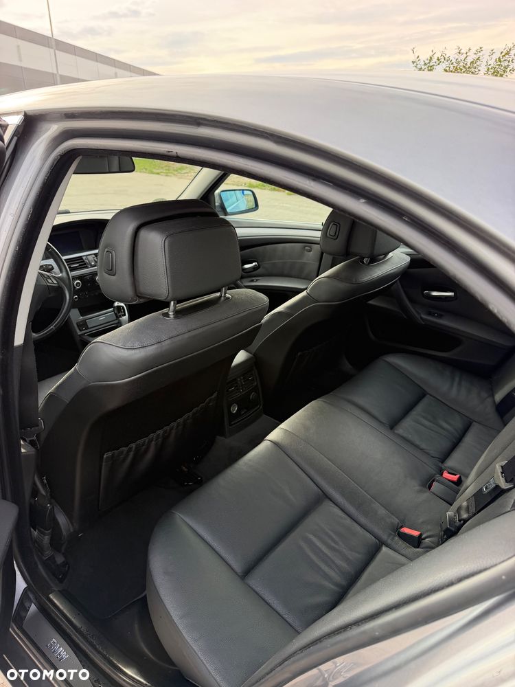 BMW Seria 5 523i - 11