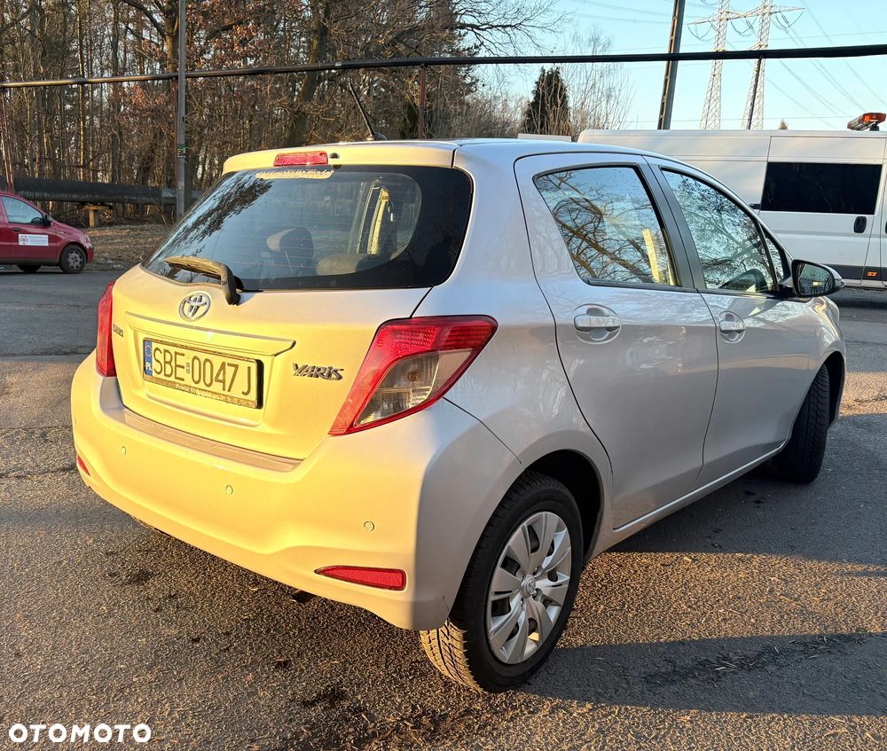 Toyota Yaris 1.0 Premium - 4
