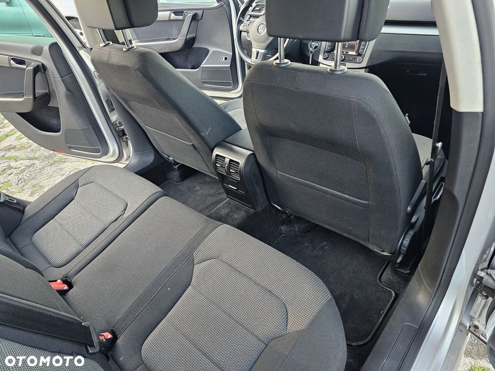 Volkswagen Passat - 34