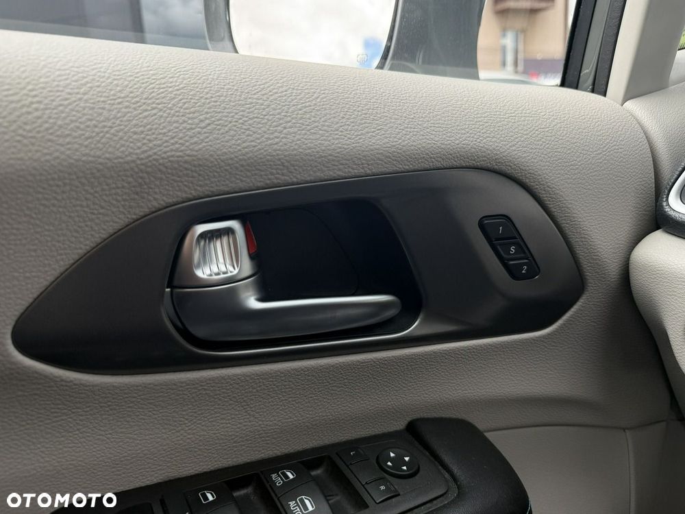Chrysler Pacifica - 37