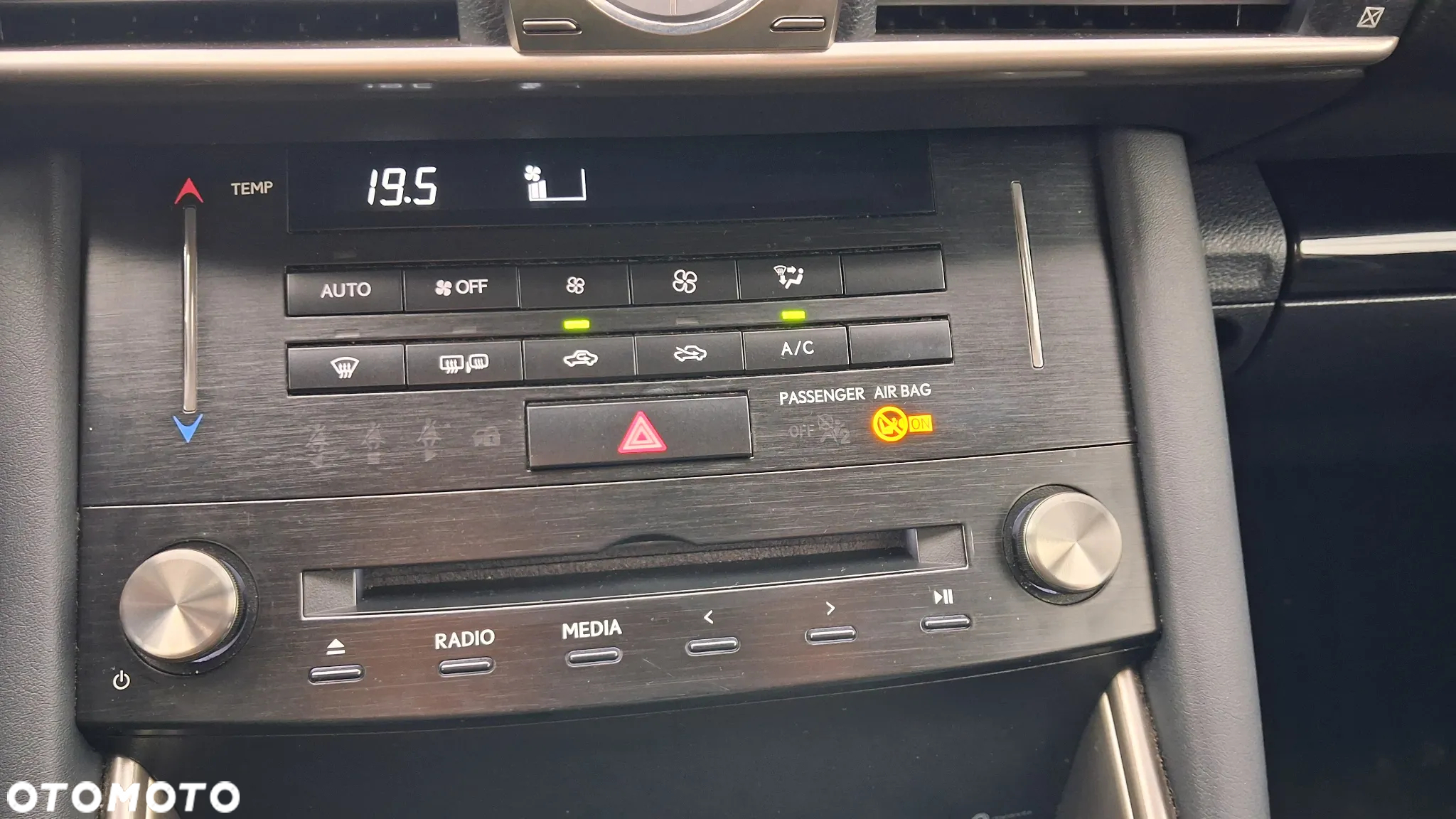 Lexus IS 200t Elegance - 17