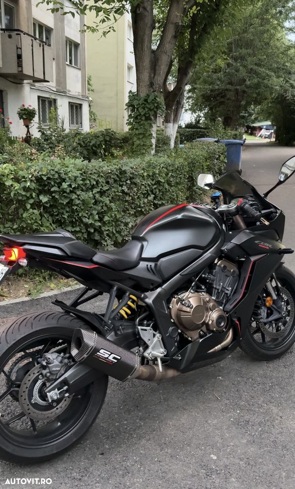 Honda CBR 650R - 1