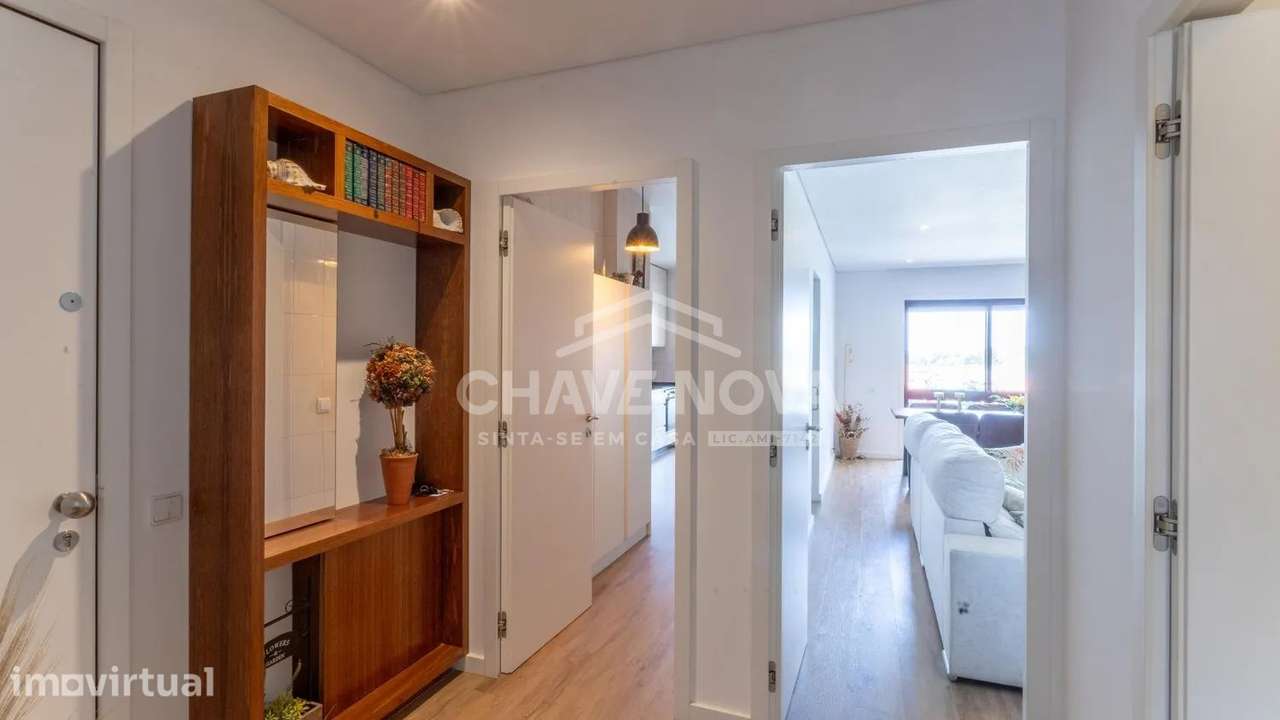 Apartamento T2 no 2º Piso com Elevador, Varandas, Garagem e Arrumos - Grande imagem: 5/33