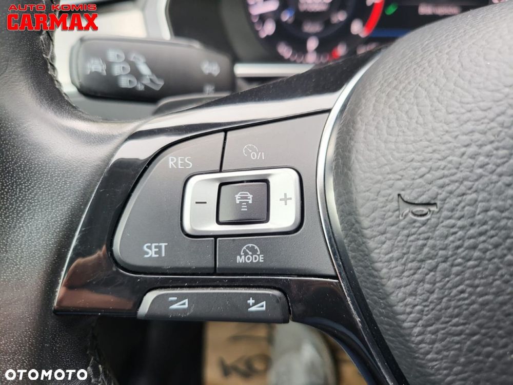 Volkswagen Passat - 13